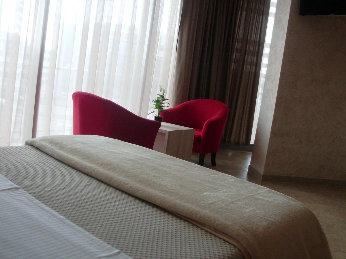 Hotel Terminal Tirana Exteriér fotografie